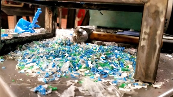 Vicious Little Desktop Shredder Pulverizes Plastic Waste