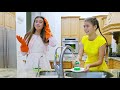 Nastya and Stacy show good and bad behavior for kids and learn to help each other