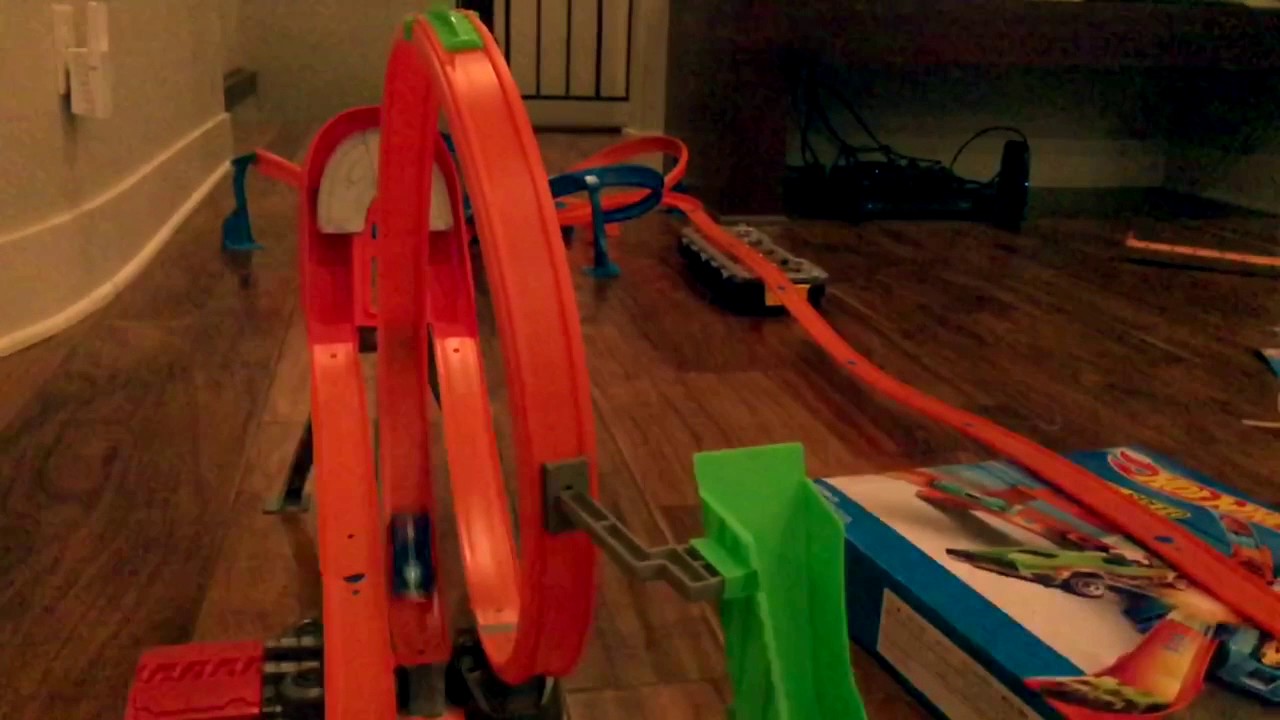 Hot Wheelin - YouTube