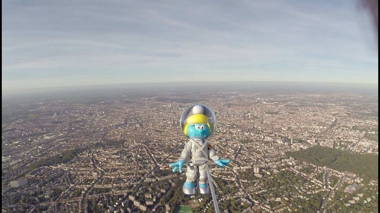 Astrosmurfette in Stratosphere trip / High Altitude Weather balloon