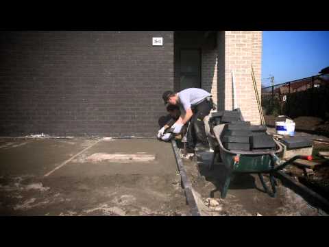 Video: Hoe leg je een leiding onder een betonnen oprit?
