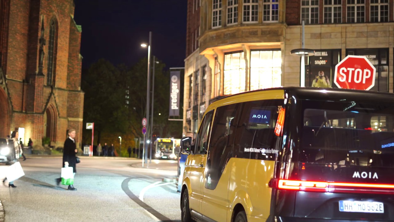 Walking in Shopping Streets Hamburg night 4K November 2019