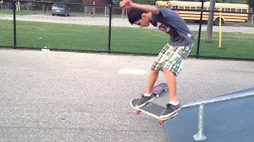 PIERO LANDS FS BOARDSLIDE ON HANDRAIL!!!!!!!