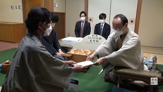 渡辺王将が62手目を封じて1日目を終える　王将戦第3局