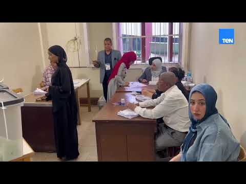 من داخل اللجنة الانتخابية إقبال كثيف للسيدات للمشاركة في انتخابات مجلس النواب بأسيوط