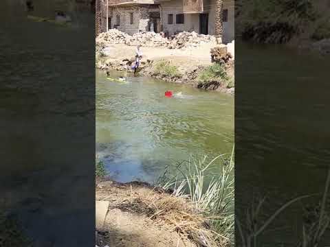 أطفال قرية البرمبل بأفكار للسباحة تمنعهم من الغرق