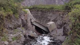 Socavón al pie del volcán Reventador | Ecuador, Cascada San Rafael