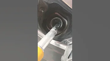 Все так же заливают полный бак??
