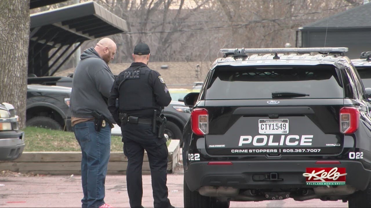 Police seek answers in Sioux Falls stabbing death - YouTube