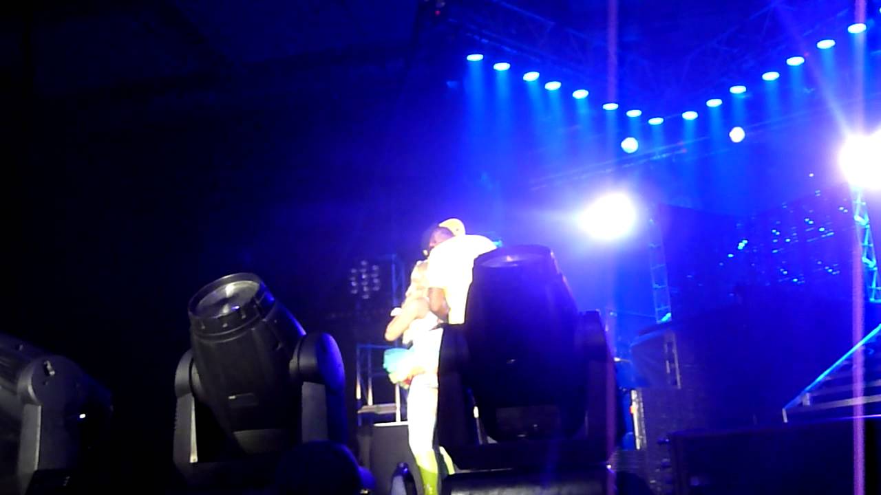 Nicki Minaj (live) - Marilyn Monroe (DJ/audience) + Medley - Annexet, Stockholm - 08-06-2012