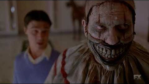 American Horror Story Freakshow - Dandy Snoops Through Twisty