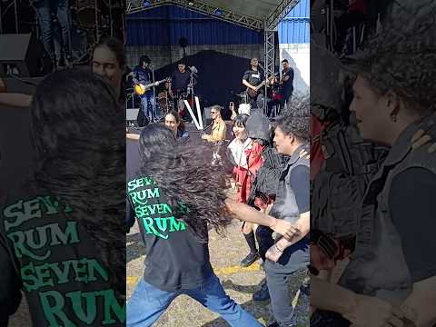 Cosplays Dançando Mamonas