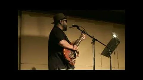 Raymond Abella's Guitar Recital (Hound Dog Taylor'...