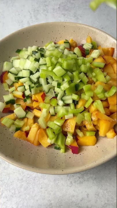 Make my 10 minute peach salsa 😋 The best way to eat peaches #shorts