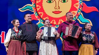 картинка: Прямой эфир концерта! ПТАШИЦА в кругу друзей | Добровидение 2024
