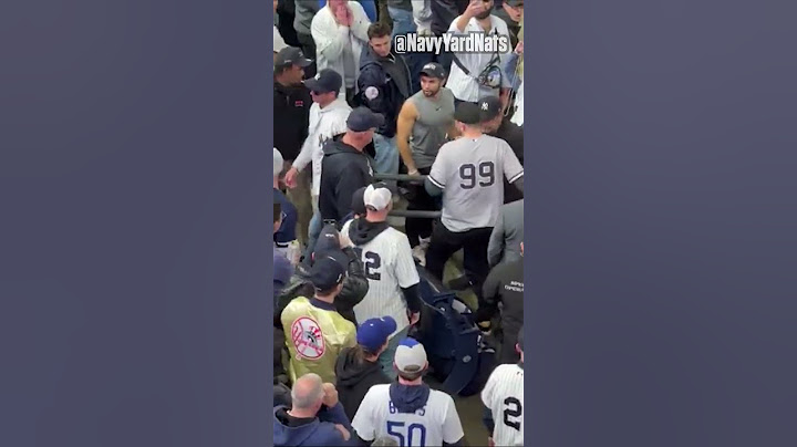 Yankees fans who grabbed Mookie Betts' glove were removed by security #worldseries #yankees #Dodgers
