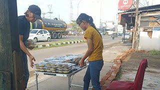 LIVE JUAL DONAT UNTUK BERBAGI DHUAFA,LANSIA DAN ANAK2 DIJALAN