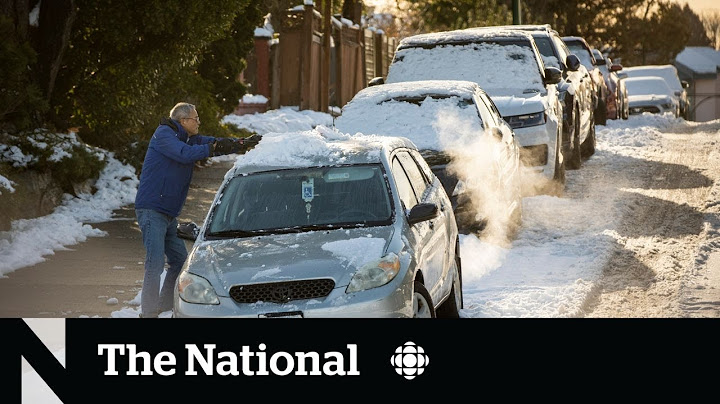 Snow brings travel chaos, power outages to B.C.’s southern coast