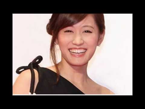 前田敦子が武井壮の質問に冷ややかな態度 右手で髪の毛をいじる