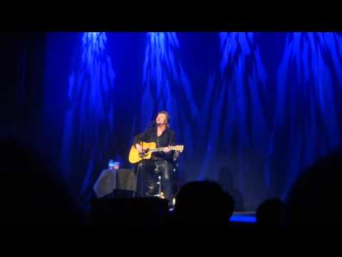 "Drift Off To Dream" into "Help Me Hold On"...  Travis Tritt @ Newton Theatre 2015