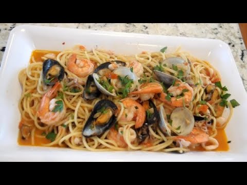 Video: Linguini Mit Muscheln Und Speck