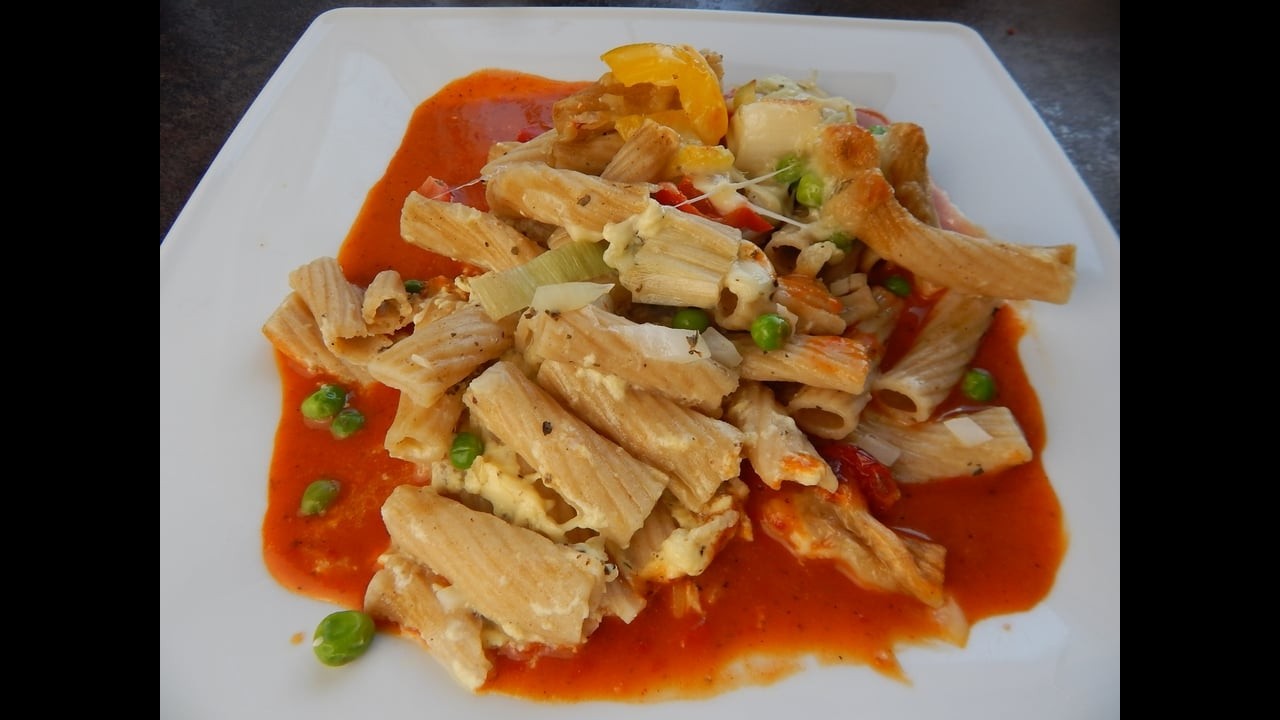 Auflauf mit ganz toller Paprikasoße und Vollkornnudeln