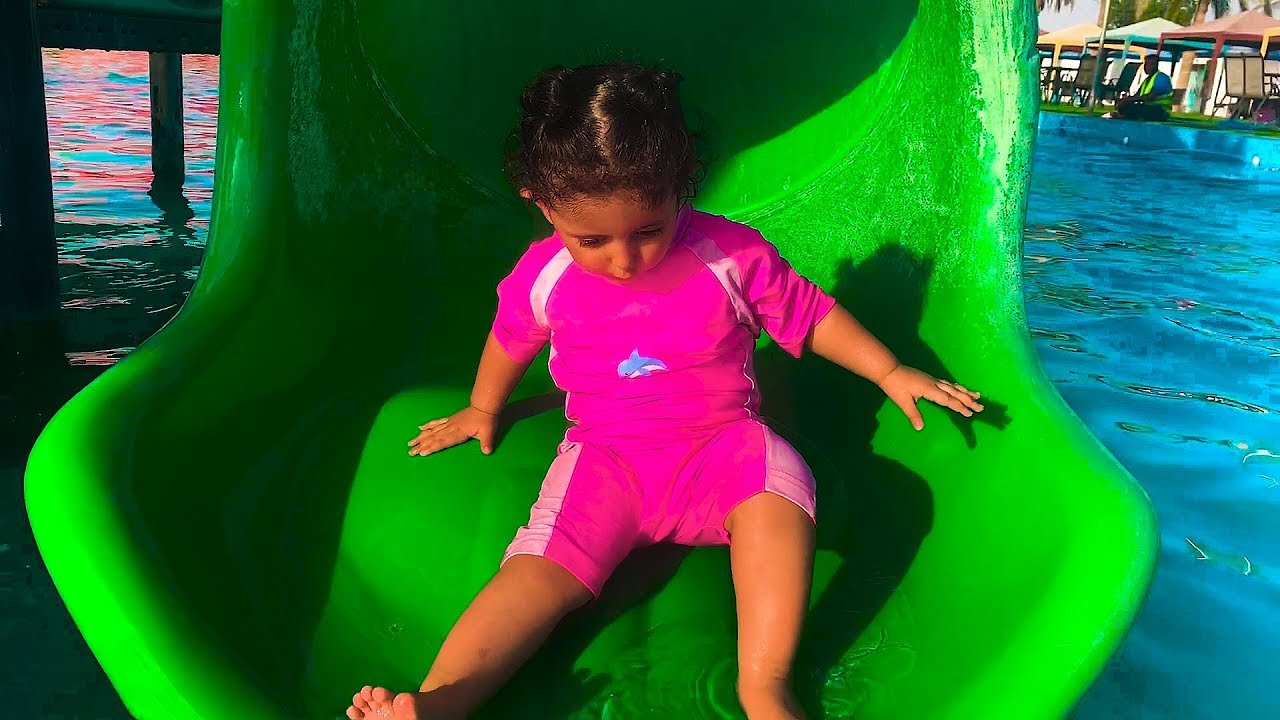 أول مرة تالين تتزحلق بالزحليقة المائية !!