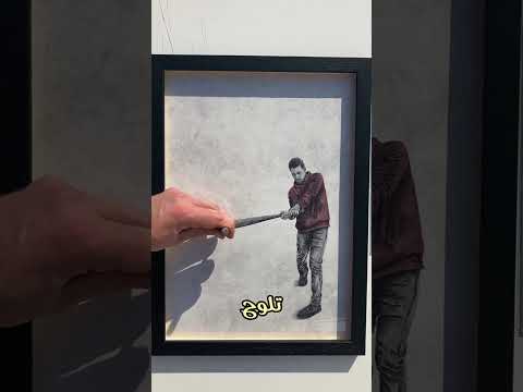 فنان يتعمد كسر لوحاته والنتيجة مدهشة  