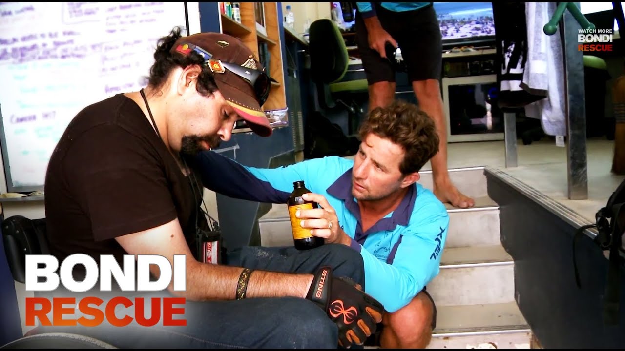 Man Has Terrifying Epileptic Seizure In Bondi Lifeguard Tower - YouTube