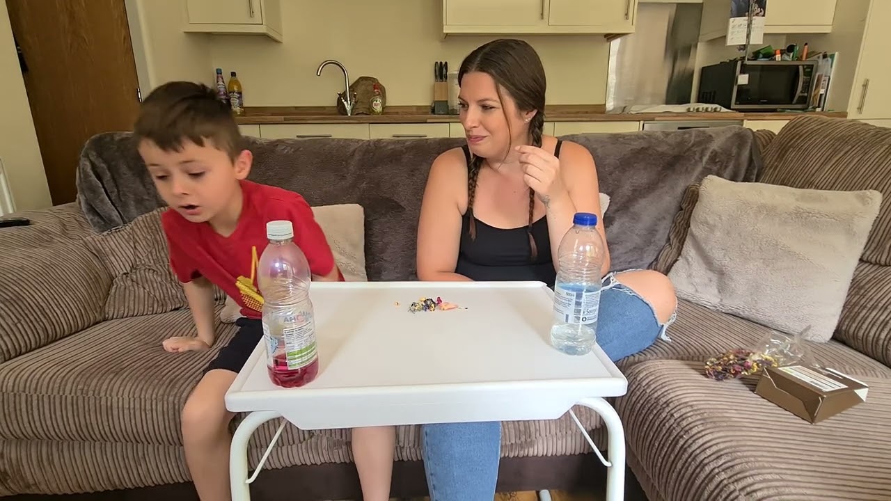 We tried edible flower petals, it has a strange taste (food taste review/challenge)