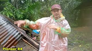 Download Lagu Diterjang longsor, truck tangki dan mini bus kecelakaan, sejumlah besar menumpuk didepan mesjid MP3