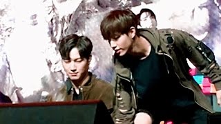 BOTTLE FLIP CHALLENGE - GOT7 IN SINGAPORE screenshot 5
