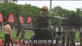 陸航特直升機故障 迫降南投體育場--蘋果日報20150528
