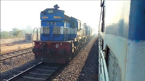 12267 Mumbai Rajkot Duronto Crossing Okha Ahemdabad Passenger.
