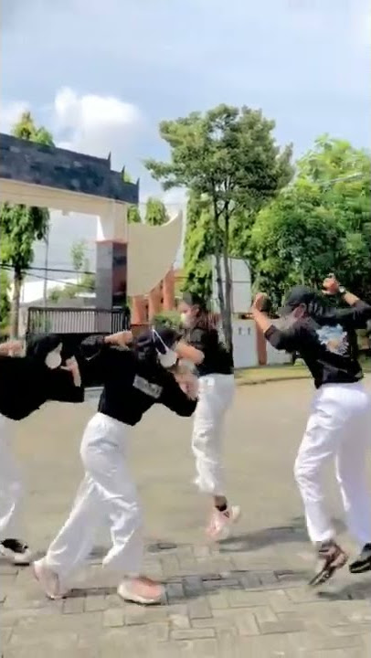 Joget viral di tiktok dj ku berlayar di lautan tapi tidak bertepian #short #fyptiktok