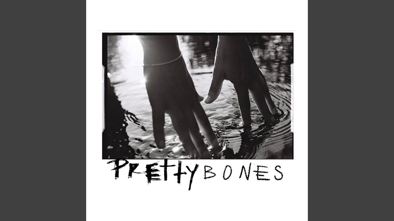 Mirrors adlı videoyu YouTube'da izle Mirrors adlı videoyu YouTube'da izle