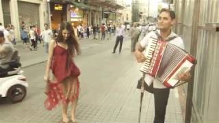 Florin Ve Dans İle Eşlik Eden Kadın (Hari̇ka)