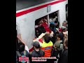 Kereta Agro Bromo menabrak  KRL di stasiun Bekasi, saat ini sedang dilakukan evakuasi.
