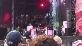 Spoon covers Wolf Parade - "Modern World" - Live at Lollapalooza 2010