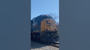 🍔 MAC ATTACK on CSX I135-25! #csx #railway #railfanning #railroad #shorts
