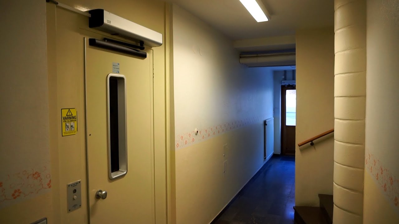 Original 1967 ASEA-Graham single-speed traction elevator @ Arklimästaregatan 35, Karlskrona, Sweden