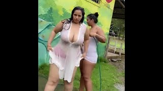 #masti #aunties #hot_girls_reels #hot_vlog #bathing Auntys bathing in outdoor (@one4fun)