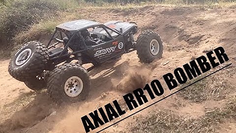 Axial RR10 Bomber - Taking on the sand dunes
