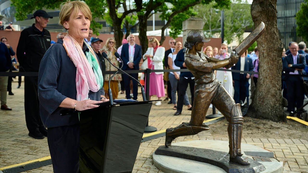 Belinda Clark recognised with statue on SCG's Walk of Honour