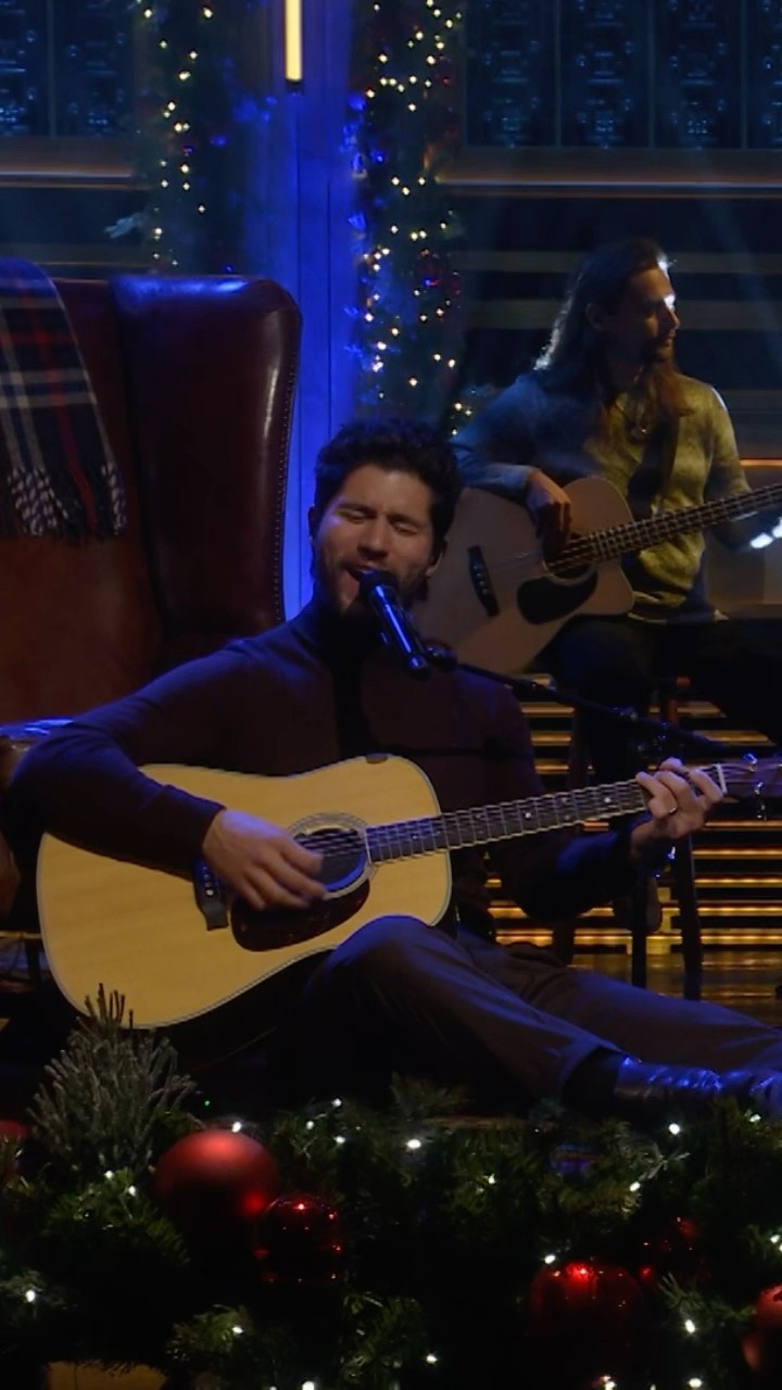 #DanAndShay perform “The Cozy Song” off their holiday album! #FallonTonight