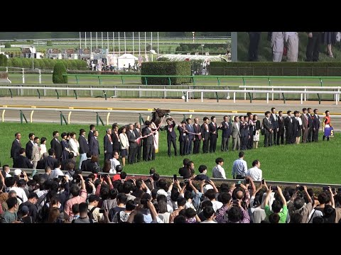 【オークス2023】リバティアイランド×川田将雅騎手 大人数の口取り式【現地】
