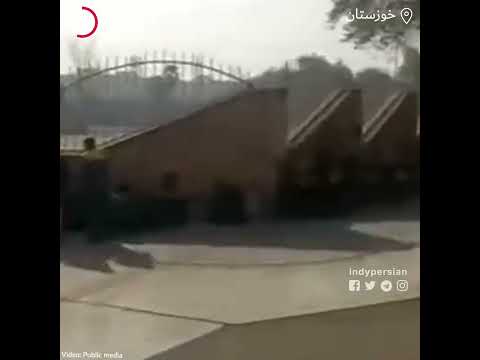 تجمع اعتراضی کارکنان شهرداری کارون مقابل استانداری خوزستان