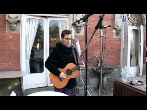 Feist - Look At What The Light Did Now - YouTube