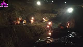 Suasana lembur alat berat excavator