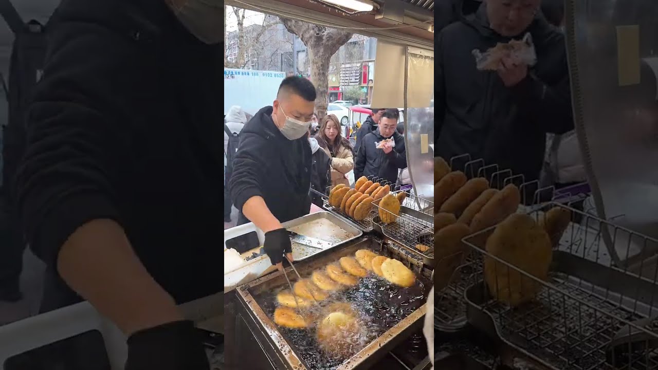 Enjoying delicious food - 纵览美食直播